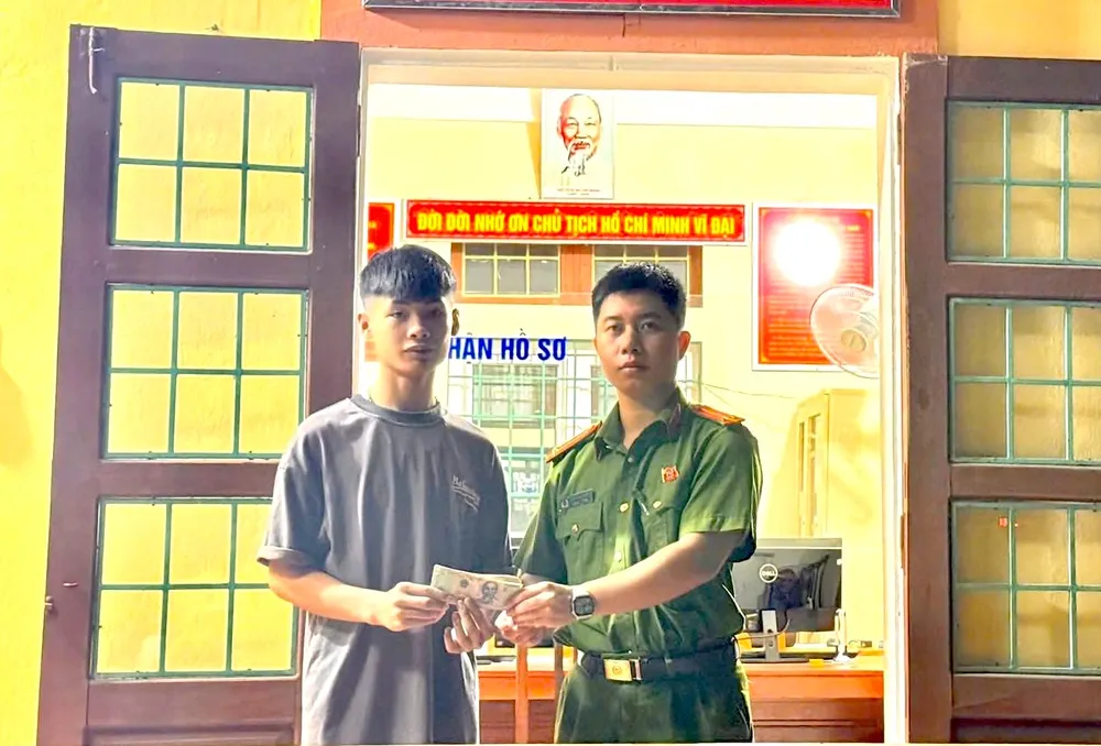 nhặt được tiền