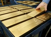 Hãy xem mua vàng SJC như... mua xe Mercedes ảnh 1 Giá vàng tăng sốc rồi bất ngờ 'cài số lùi'