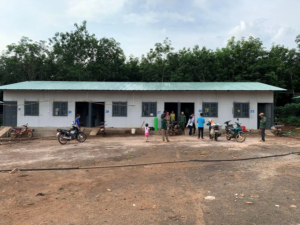 Khu nhà lưu trú cho bà con người Hà Giang làm việc tại Tổng Công ty cao su Đồng Nai. Ảnh: Phương Minh