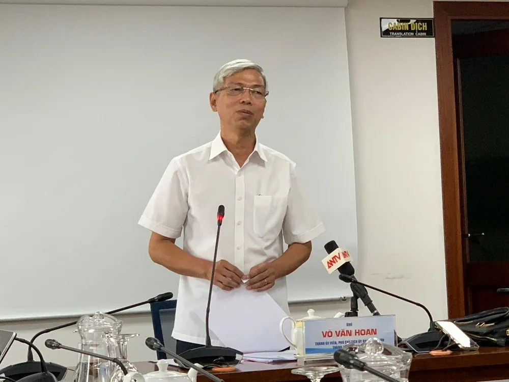 Ông Võ Văn Hoan, Phó chủ tịch UBND TP.HCM cho biết, Diễn đàn kinh tế Việt Nam lần 4 được tổ chức tại TP.HCM sẽ là cơ hội để cộng đồng doanh nghiệp, người dân, cán bộ công chức của thành phố tiếp cận những tư tưởng, quan điểm, suy nghĩ và cách làm mới. Ảnh: Phương Minh Ông Võ Văn Hoan, Phó chủ tịch UBND TP.HCM cho biết, Diễn đàn kinh tế Việt Nam lần 4 được tổ chức tại TP.HCM sẽ là cơ hội để cộng đồng doanh nghiệp, người dân, cán bộ công chức của thành phố tiếp cận những tư tưởng, quan điểm, suy nghĩ và cách làm mới. Ảnh: Phương Minh