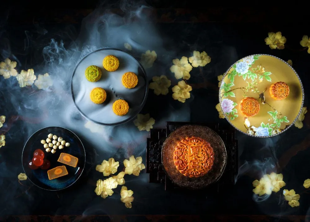 Tập đoàn Shangri-La tại Hong Kong vừa tung ra hộp bánh với giá 888 USD (tương đương 20,7 triệu đồng). Ảnh: Honeycombers Tập đoàn Shangri-La tại Hong Kong vừa tung ra hộp bánh với giá 888 USD (tương đương 20,7 triệu đồng). Ảnh: Honeycombers