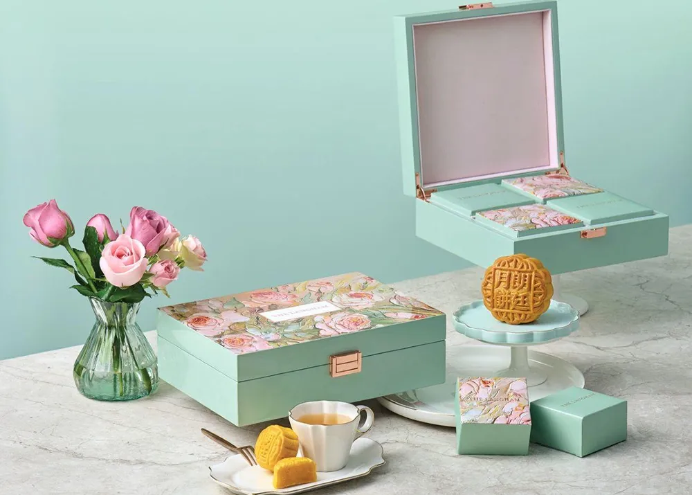 Hộp bánh của Nhà hàng T’ang Court có giá 568 USD, tương đương 13,2 triệu đồng. Ảnh: Honeycombres Hộp bánh của Nhà hàng T’ang Court có giá 568 USD, tương đương 13,2 triệu đồng. Ảnh: Honeycombres