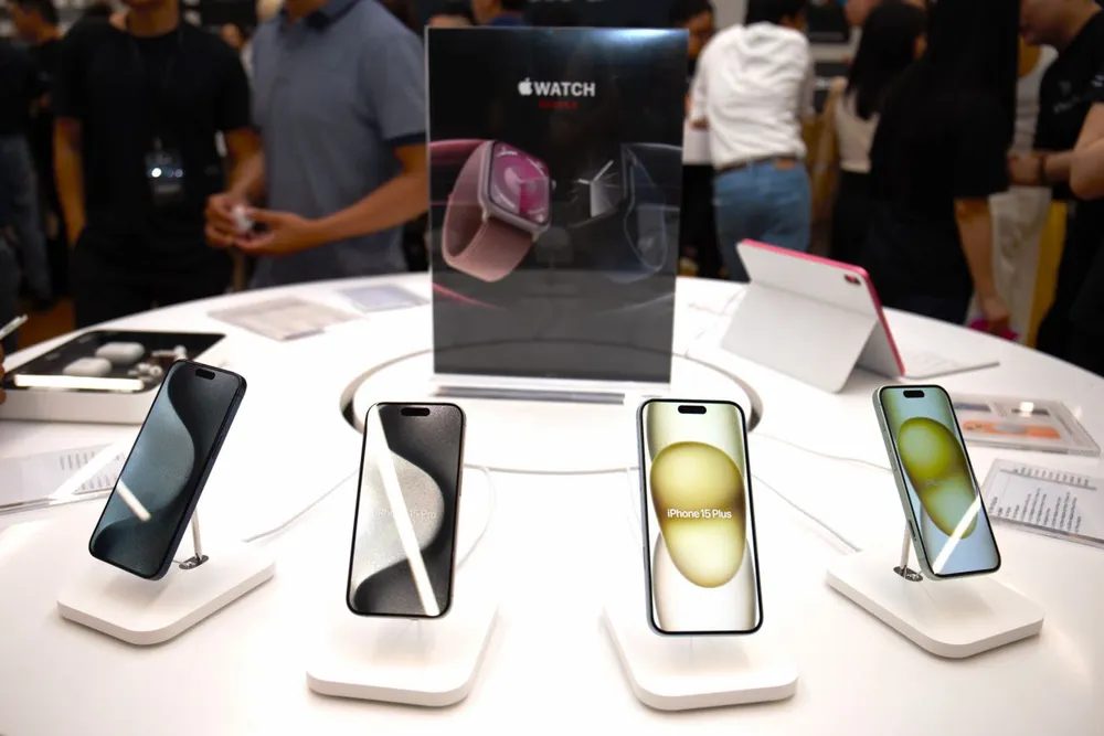 iPhone 15 chính thức được mở bán tại thị trường Việt Nam. Điều này cũng cho phép khách hàng mua máy với giá rất hợp lý, thậm chí dưới mức giá đề xuất của Apple. Nhiều năm trước, do mở bán sau thị trường Mỹ cả tháng, nên người tiêu dùng Việt muốn sở hữu máy sớm nhất phải chấp nhận trả giá cao để lấy hàng xách tay. Ảnh: Phương Minh hinh 5 2 5.jpg