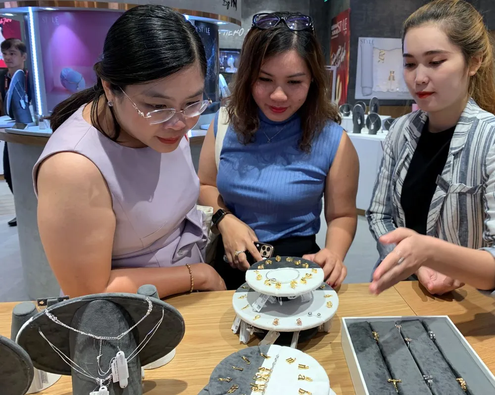 Sức mua tốt của Tết Nguyên đán và ngày vía Thần tài rớt vào tháng 2-224, khiến cho kết quả kinh doanh của PNJ bị giảm sút trong tháng 1-2024. Ảnh: PHƯƠNG MINH vàng