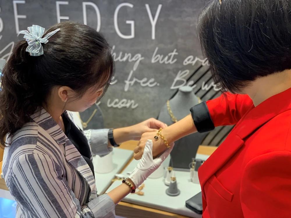 Người dân rất kỳ vọng vào một thị trường vàng minh bạch và ổn định. Ảnh: PHƯƠNG MINH hinh 5 2 6.jpg