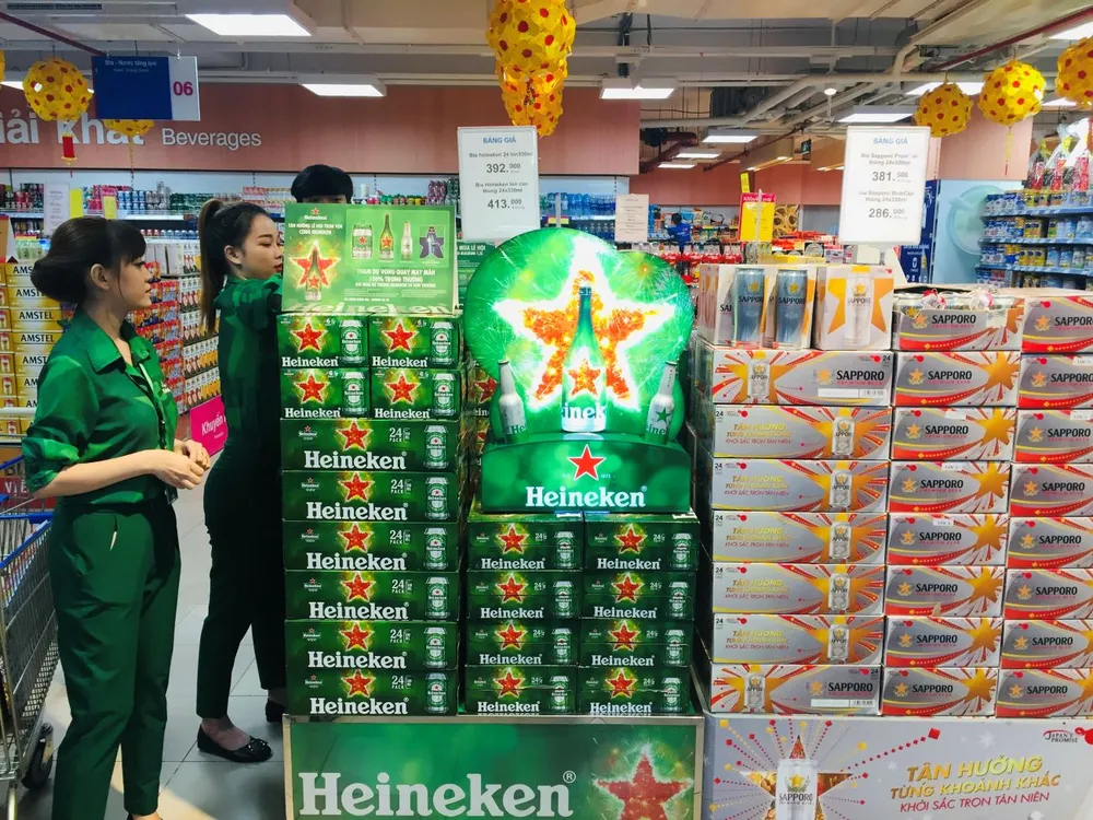 Nhiều hãng bia phải chấp nhận bỏ nguồn lực khổng lồ cho chi phí tiếp thị nhằm giành thị phần. Ảnh: PHƯƠNG MINH hinh 5 2 1.jpg