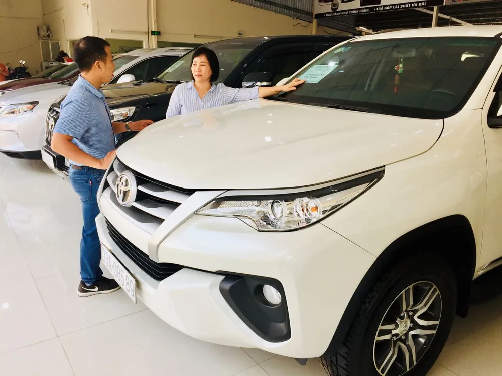 Nhà nước đã có chính sách giảm 50% lệ phí trước bạ trong nửa cuối năm 2023 cũng như các hãng xe đưa ra nhiều chương trình ưu đãi. Ảnh: PHƯƠNG MINH ô tô Việt