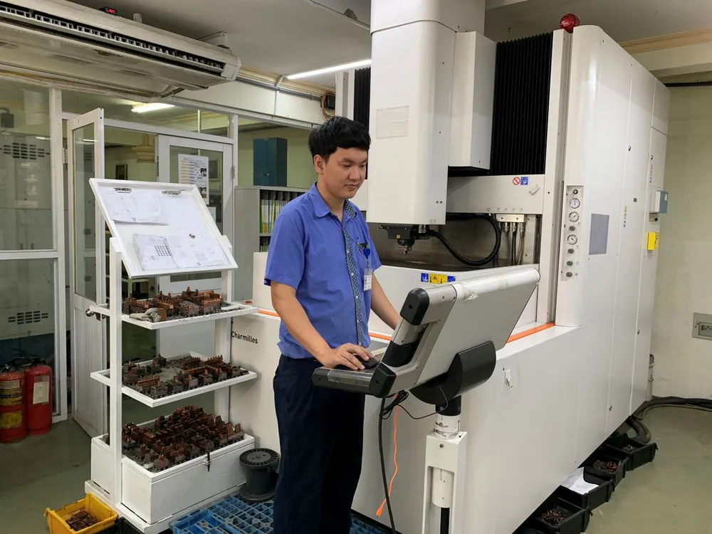 Việt Nam cần đầu tư mạnh mẽ nguồn nhân lực để thu hút dòng vốn FDI chất lượng cao. Ảnh: PHƯƠNG MINH thu hút FDI.jpg