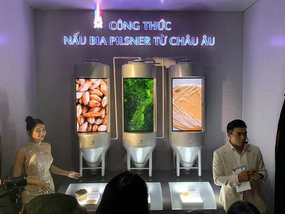 Để cạnh tranh trên thị trường bia Việt, nhiều hãng liên tục tung ra những dòng sản phẩm mới lạ và độc đáo. Ảnh: PHƯƠNG MINH công ty bia