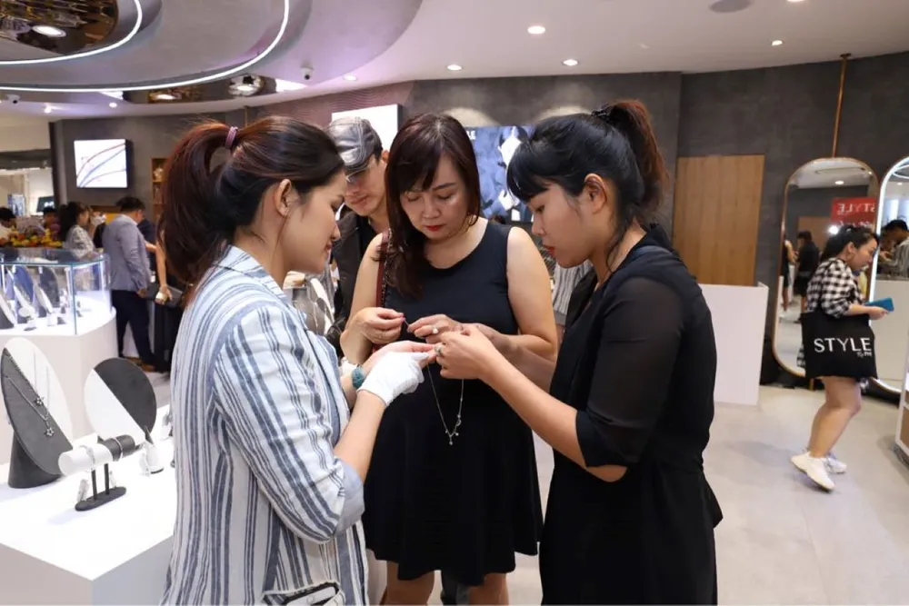 PNJ đã thắng lớn trong 6 tháng năm 2024, với lợi nhuận sau thuế gần 1.200 tỉ đồng. Ảnh: PHƯƠNG MINH công ty Việt