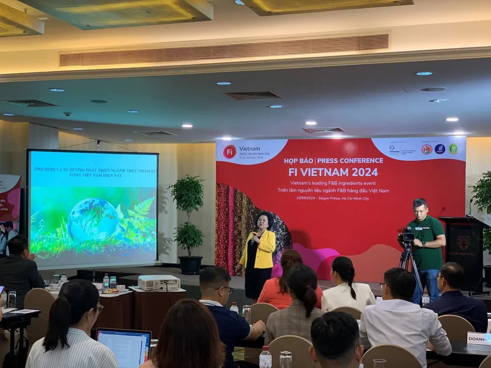 Người tiêu dùng Việt ngày càng khắt khe hơn trong việc chọn thực phẩm và đồ uống sạch. Ảnh: PHƯƠNG MINH thực phẩm và đồ uống.jpg