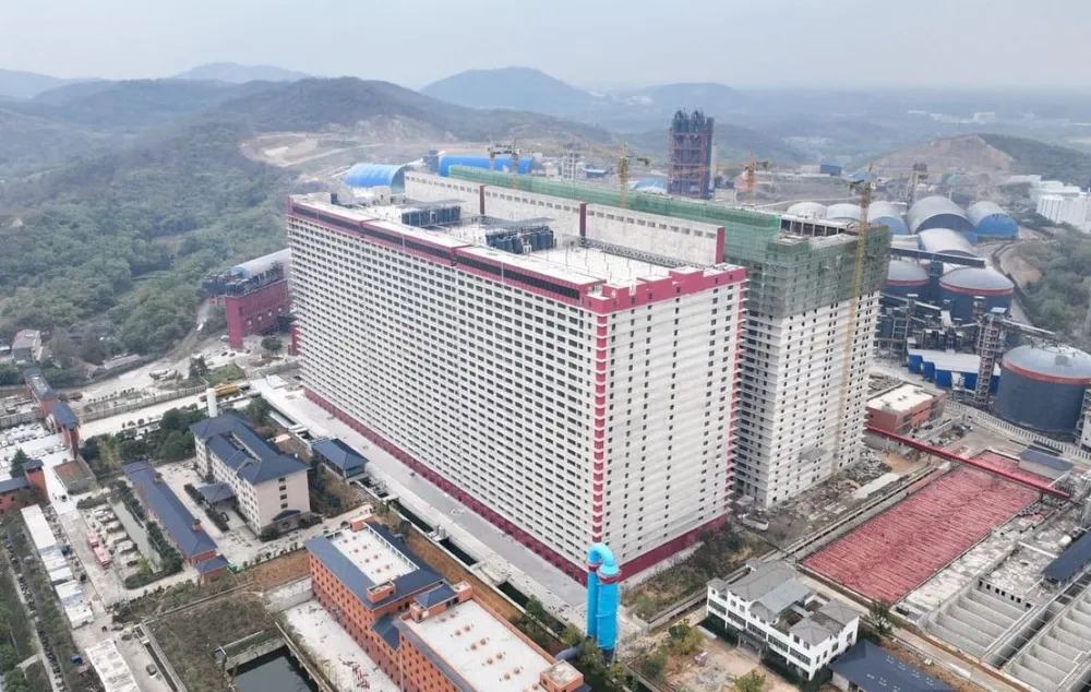 Một trang trại nuôi heo trong nhà cao tầng tại Trung Quốc. Ảnh: NYT nhà cao tầng