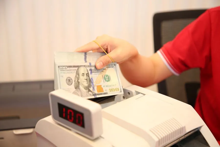 Đối với các doanh nghiệp xuất khẩu, tỉ giá cao có thể mang lại lợi ích trước mắt