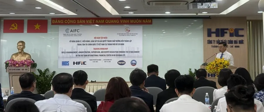 Quang cảnh buổi hội nghị chiều 14-7 trung tâm tài chính quốc tế.jpg