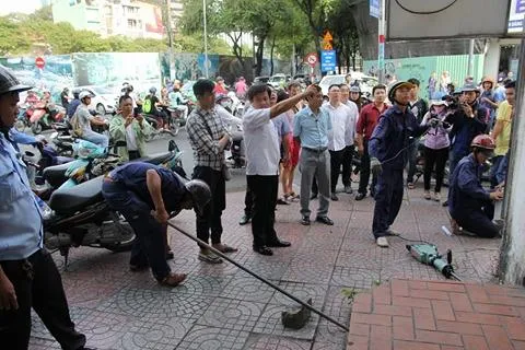 PCT quận 1 chỉ đạo đập trụ sở lấn vỉa hè ảnh 6