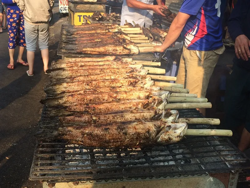 “Phố cá lóc” hốt bạc ngày vía Thần Tài ảnh 5