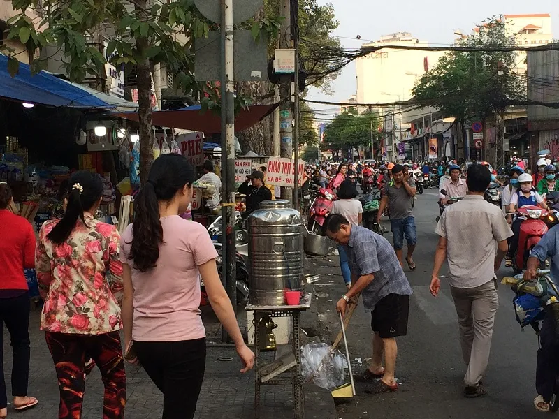 Dù đã cam kết, nhiều tuyến đường vẫn còn bát nháo ảnh 3 Dù đã cam kết, nhiều tuyến đường vẫn còn bát nháo ảnh 3