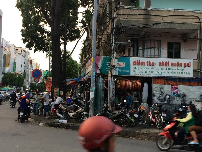 Dù đã cam kết, nhiều tuyến đường vẫn còn bát nháo ảnh 5 Dù đã cam kết, nhiều tuyến đường vẫn còn bát nháo ảnh 5