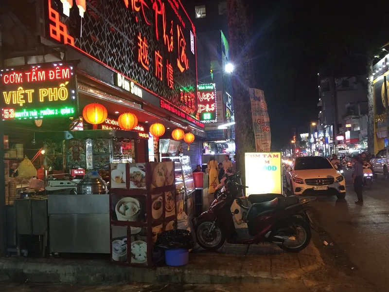 Vỉa hè trung tâm quận 1 bát nháo trở lại ảnh 6