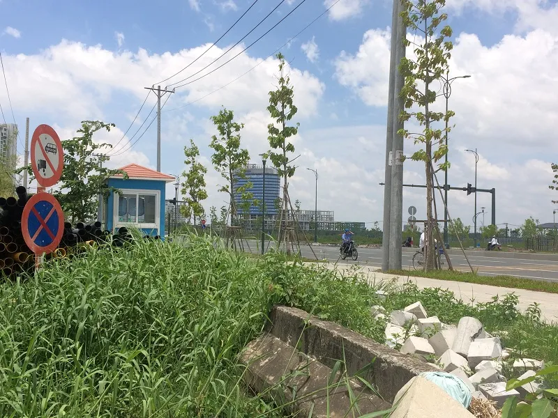 Biển báo giao thông 'đánh đố' người đi đường ảnh 2 Biển báo giao thông 'đánh đố' người đi đường ảnh 2