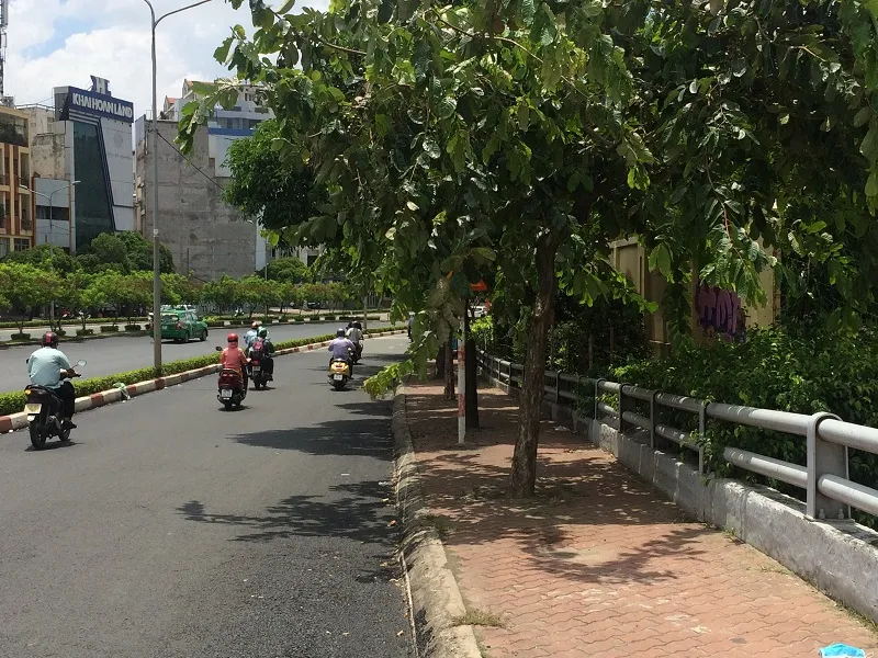 Biển báo giao thông 'đánh đố' người đi đường ảnh 3 Biển báo giao thông 'đánh đố' người đi đường ảnh 3