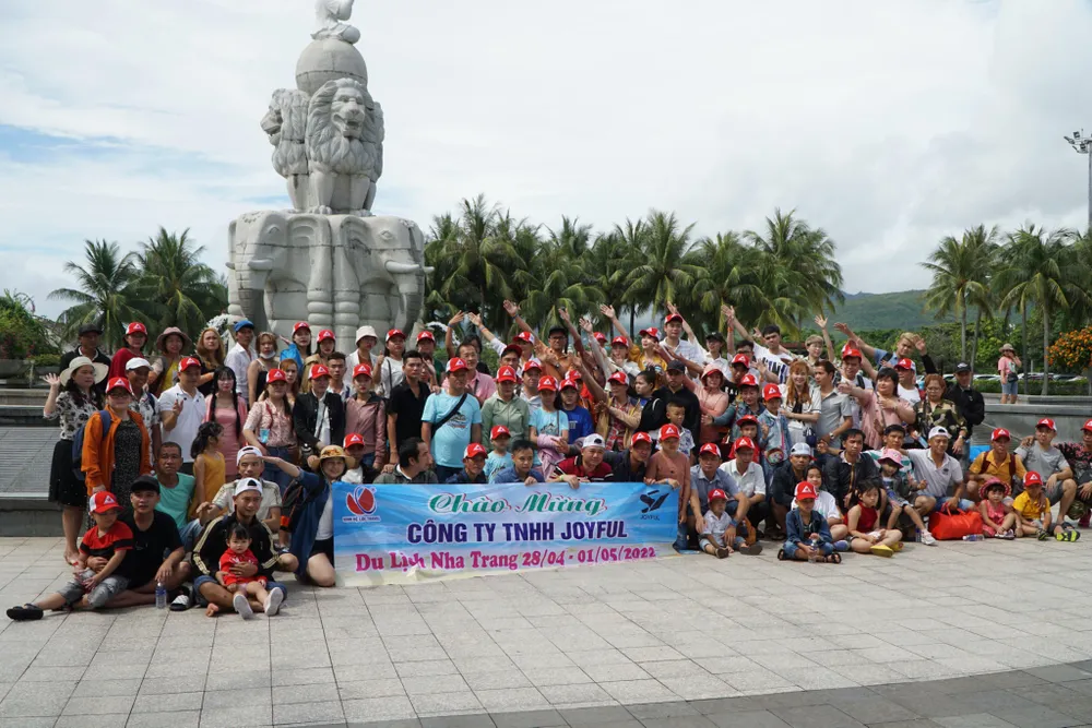 CNhiều công ty, đơn vị cũng chọn Nha Trang để nghỉ dưỡng trong dịp lễ - ảnh TQ