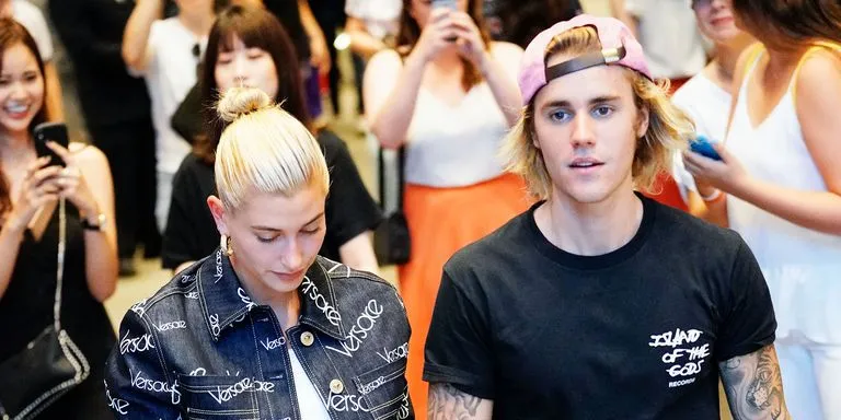 Justin Bieber bất ngờ cầu hôn bạn gái sau 1 tháng hẹn hò? ảnh 1