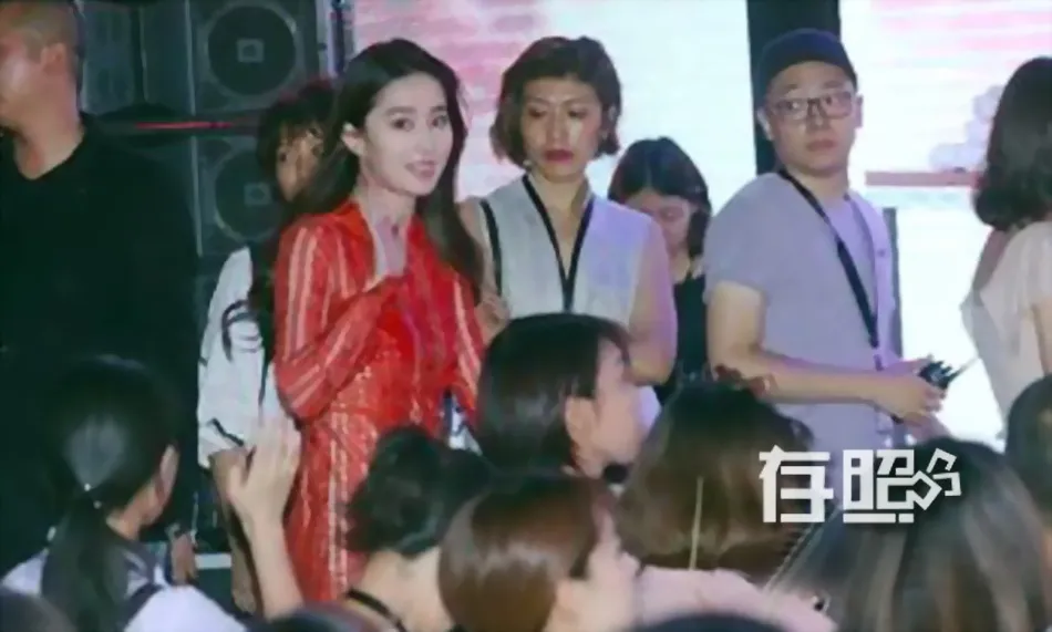 Sao Hoa ngữ chịu thua khi bị 'cướp khung hình trong uất ức' ảnh 8