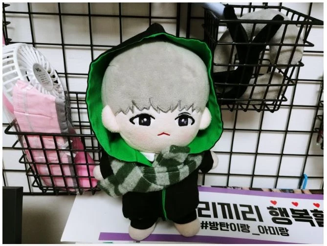 Fan Kpop phát cuồng với búp bê mô phỏng V trong nhóm BTS ảnh 3