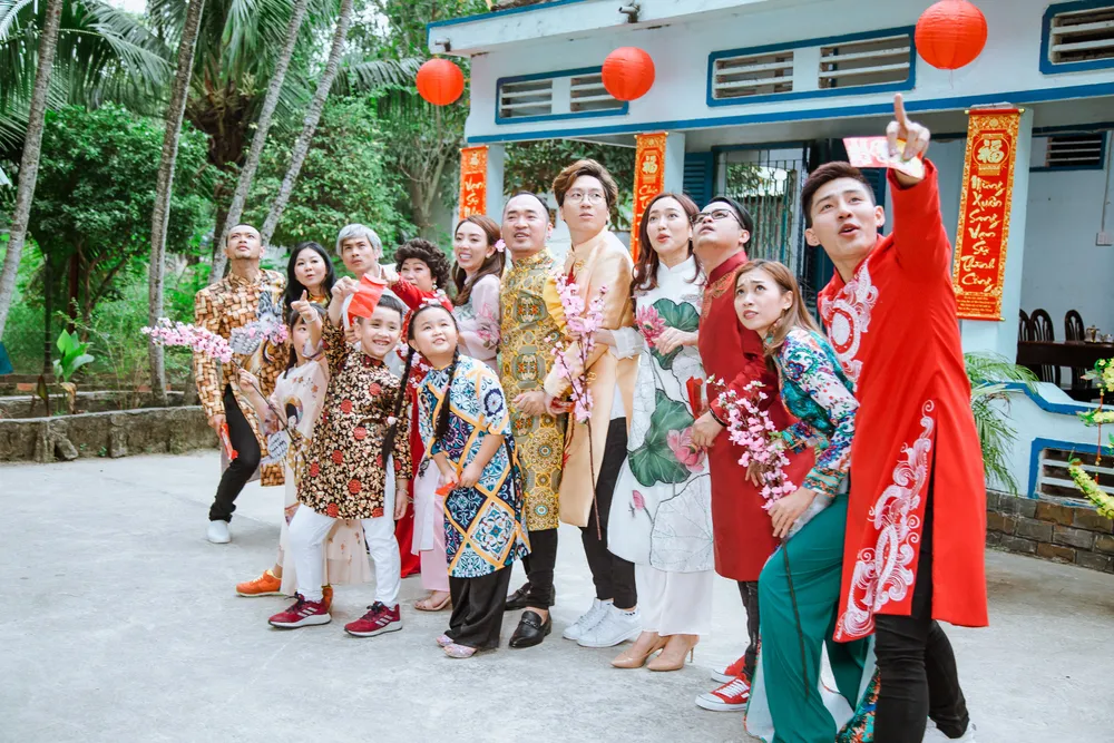 Thu Trang và Tiến Luật cùng con trai mang bất ngờ đến khán giả ảnh 2