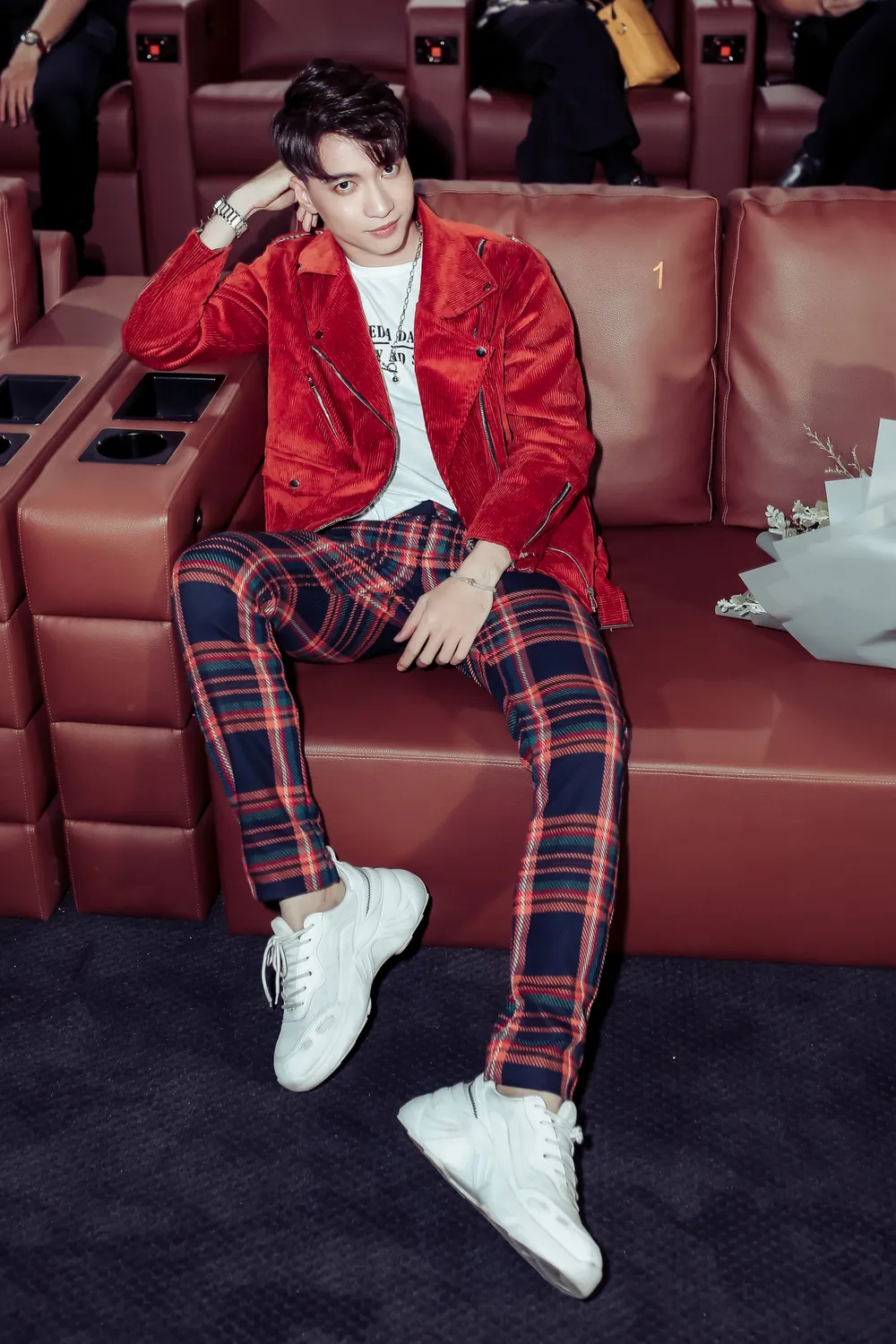 Fan tặng S.T Sơn Thạch 300kg gạo mừng ngày trở lại ảnh 2