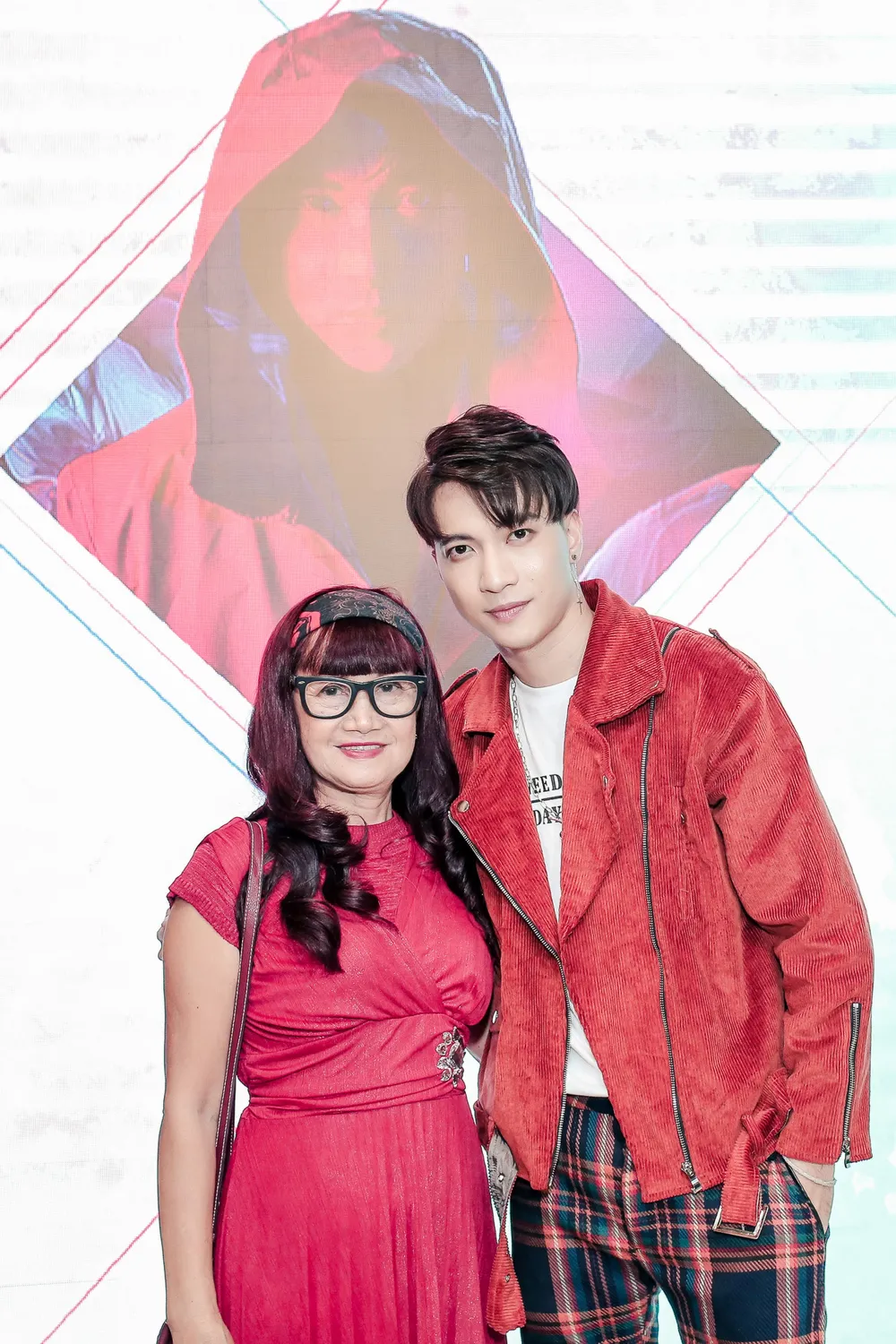 Fan tặng S.T Sơn Thạch 300kg gạo mừng ngày trở lại ảnh 5