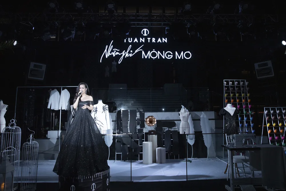 Dàn sao khủng xuất hiện trong show thời trang của Tuấn Trần ảnh 5
