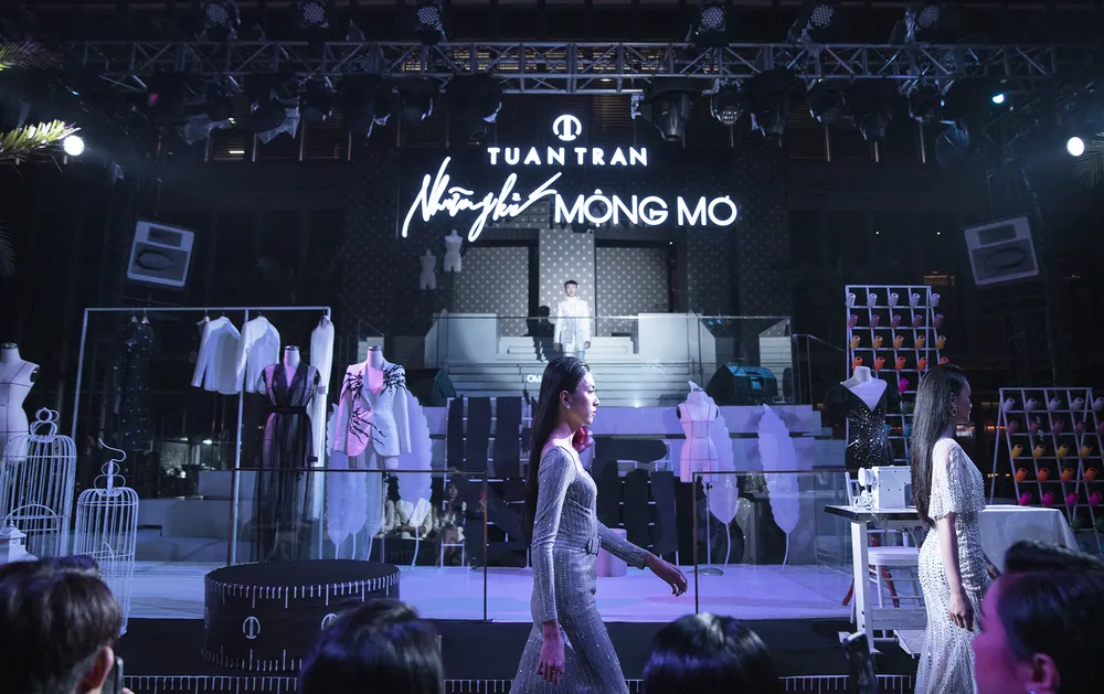 Dàn sao khủng xuất hiện trong show thời trang của Tuấn Trần ảnh 4