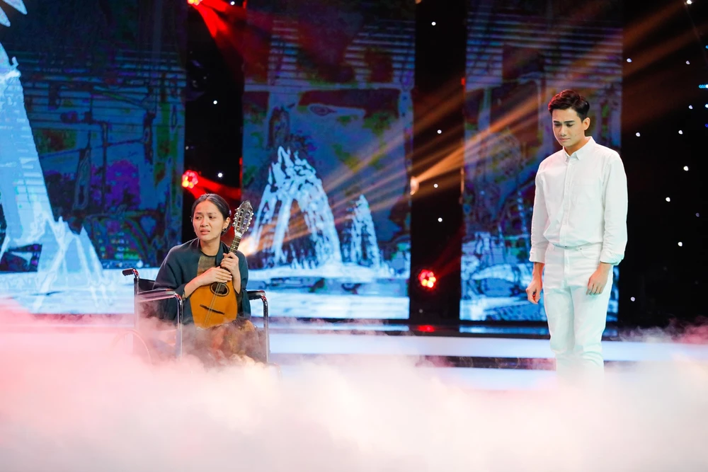 Phan Hồng Hà xúc động khi nghe nam ca sĩ vừa khóc, vừa hát ảnh 5