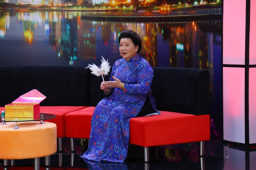 Cô bé 13 tuổi khó chịu vì được mẹ bảo bọc, quan tâm như em bé ảnh 6