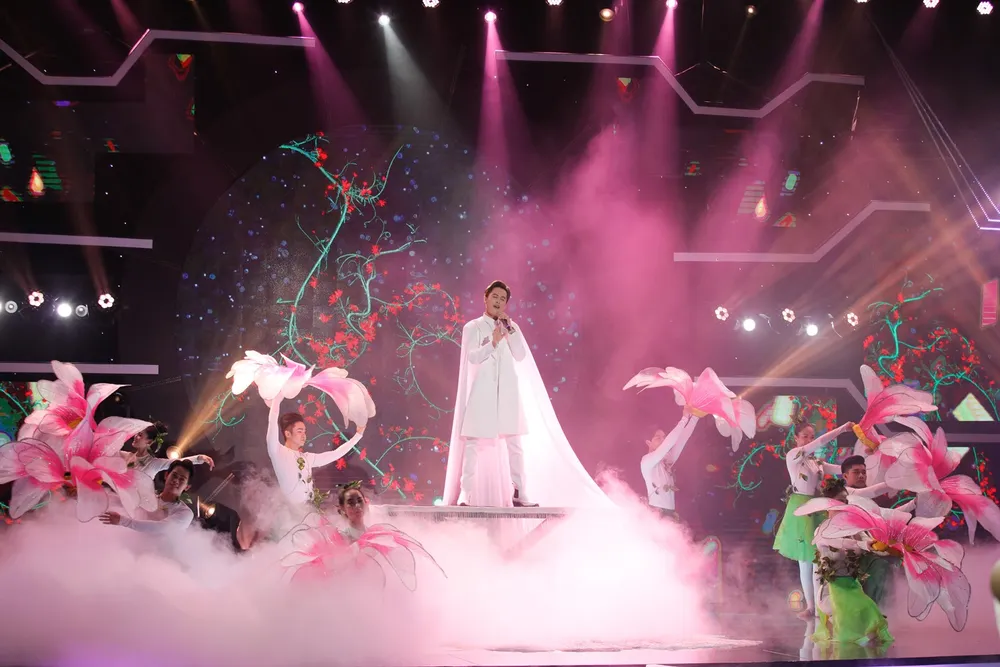 Minh Sang khiến khán giả bất ngờ, giám khảo trao trái tim ảnh 4 Minh Sang khiến khán giả bất ngờ, giám khảo trao trái tim ảnh 4