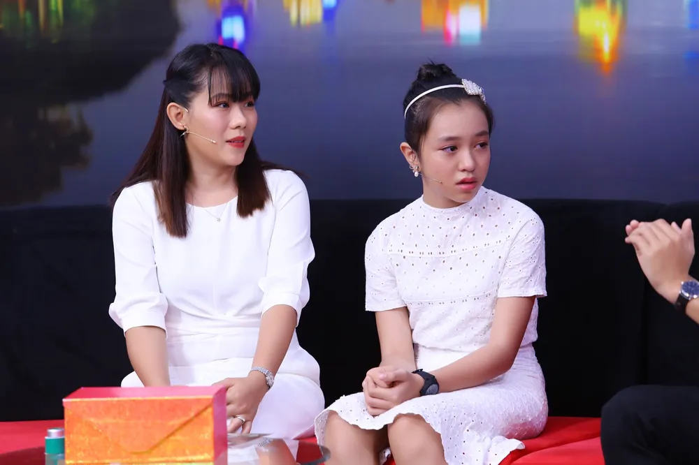 Cô bé 11 tuổi ví bản thân như sâu bướm nằm trong kén ảnh 4