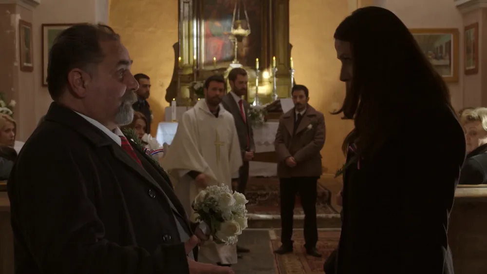 Nữ chính 'Người thừa kế' từ bỏ 1 triệu Euro để cứu người yêu ảnh 4