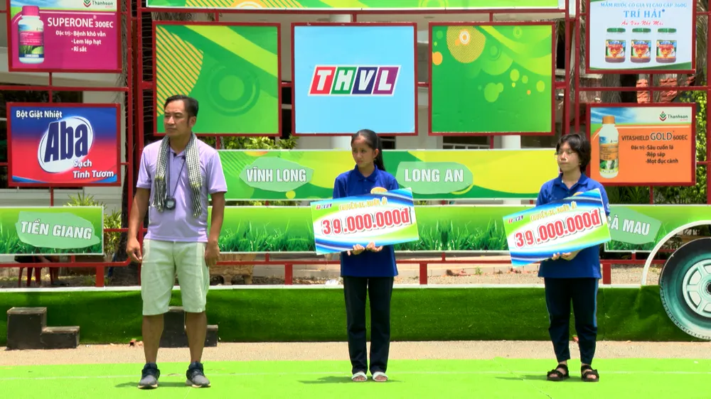 Xúc động câu chuyện nữ sinh viên kiếm tiền chữa bệnh cho cha ảnh 2