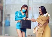 Stylist Trần Đạt: Cần tiết chế khi áp dụng cùng lúc các xu hướng thời trang ảnh 5 Những hình ảnh đầu tiên của hoa hậu Thùy Tiên tại Việt Nam sau cách ly