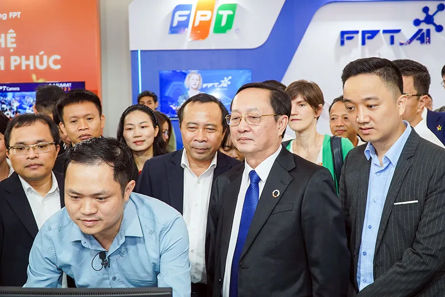 Hiện Việt Nam chỉ có Tổng Công ty Công nghiệp công nghệ cao Viettel và Công ty CP Bán dẫn FPT tham gia công đoạn thiết kế chip bán dẫn. Ảnh: MINH HOÀNG bán dẫn.jpeg