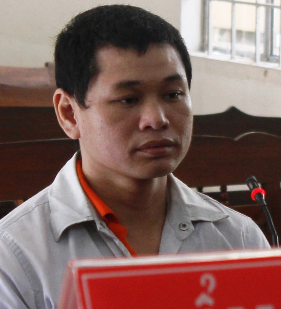 Bị cáo Nguyễn Văn Hùng tại tòa.