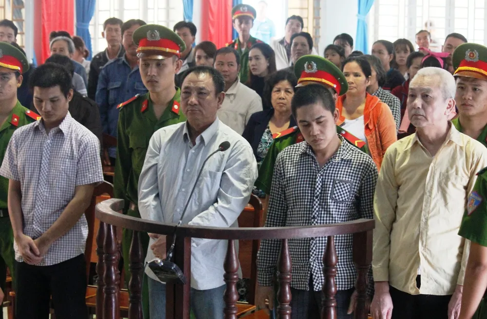 Bốn bị cáo tại tòa