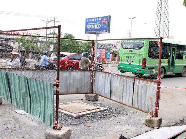 Có rào chắn hố ga thì đã không chết người ảnh 1