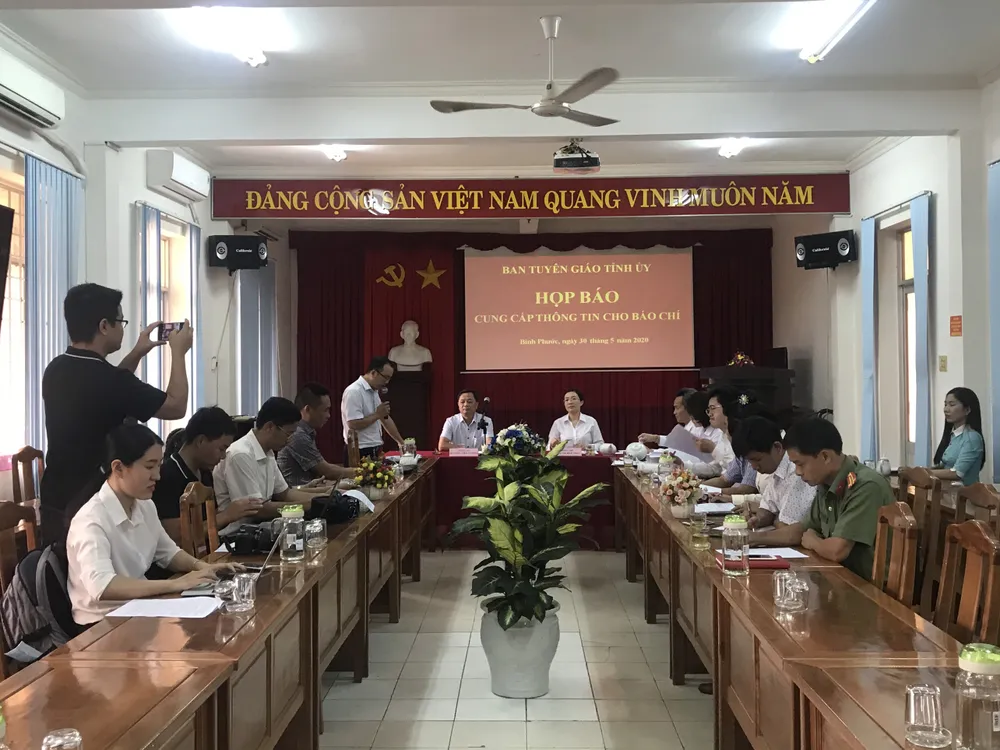 Vụ nhảy lầu tự tử: Tòa Bình Phước nói xử công tâm, khách quan ảnh 6 Vụ nhảy lầu tự tử: Tòa Bình Phước nói xử công tâm, khách quan ảnh 6