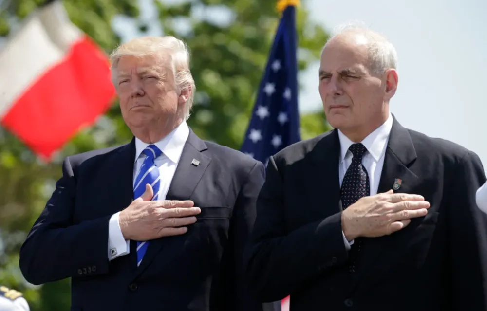 Ngày 23-10, cựu Tổng thống Mỹ Donald Trump chỉ trích cựu Chánh văn phòng Nhà Trắng John Kelly liên quan những bình luận gần đây của ông Kelly rằng ông Trump ngưỡng mộ trùm phát xít Adolf Hitler, tờ The Hill đưa tin. Ông Kelly làm việc dưới thời ông Trump. Trong bài đăng trên mạng xã hội Truth Social, ông Trump bác bỏ những phát ngôn của ông Kelly mà cựu tổng thống cho là sai sự thật. Ông Trump cho rằng ông Kelly là “kẻ thoái hóa” khi đã bịa ra những câu chuyện xuất phát từ lòng căm ghét ông, đồng thời khẳng định những chuyện mà ông Kelly kể là “lời nói dối”. Liên quan Bầu cử Mỹ.png