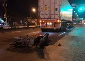 Xe máy tông vào đuôi container, 1 người tử vong, 1 nguy kịch