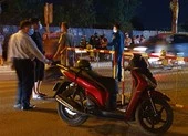 Lật xe đầu kéo ở vòng xoay Lý Thái Tổ, ùn tắc nghiêm trọng ảnh 3 Thấy CSGT, tài xế lái xe bỏ chạy gây thương vong 2 cháu bé