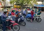 Hạn chế ra đường sau 18 giờ: Kiên quyết xử lý những trường hợp vi phạm ảnh 9 Nhiều người buộc phải quay đầu xe trước giờ G - TP.HCM hạn chế tối đa ra đường